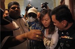 Thân nhân hành khách MH370 náo loạn họp báo